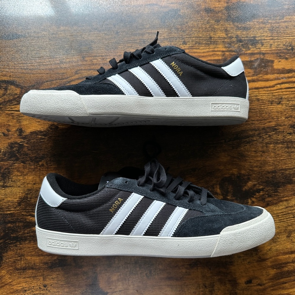 Adidas Nora Black/White sz 12